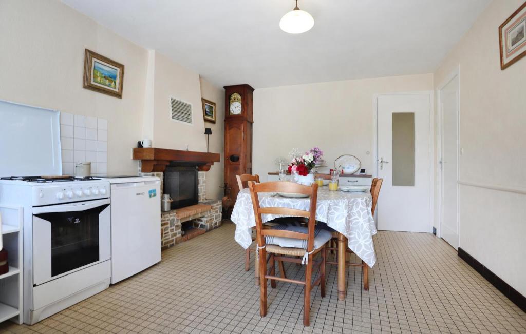 2 Bedroom Beautiful Home In Andouillé-Neuville 4