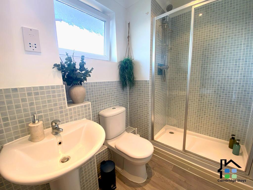 CB Stays - 2 Bedroom & 2 Toilet Flat - Near Mills Road and Train Station with Parking 6