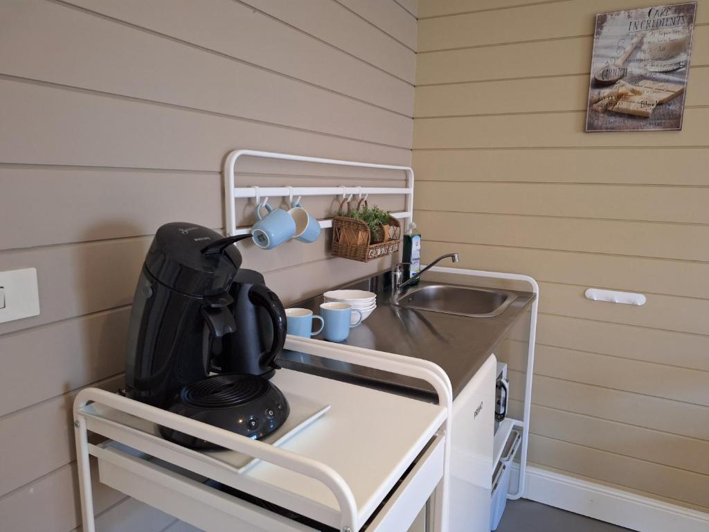 Casa-Cosi, tourist & business suites & flats with reserved parking and private terraces in shared garden with seasonal pool included, private sauna available 7