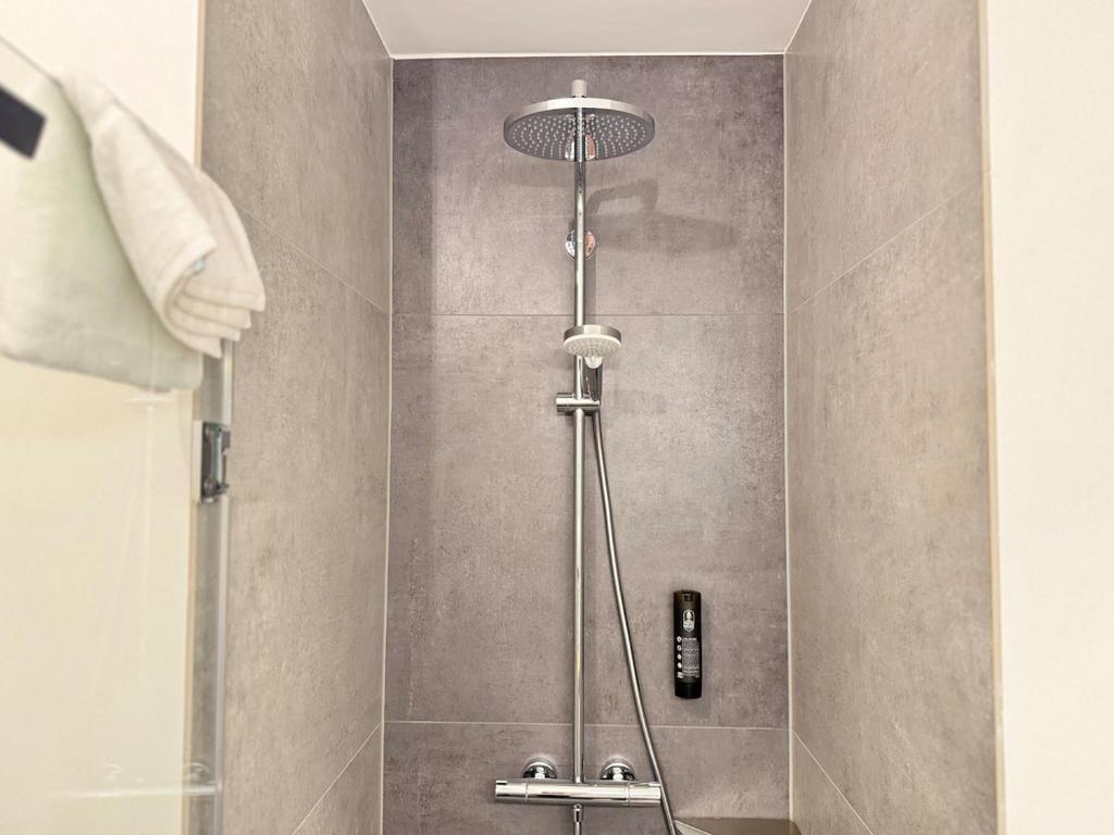 Black Suite 13 - Design-Apartment 3