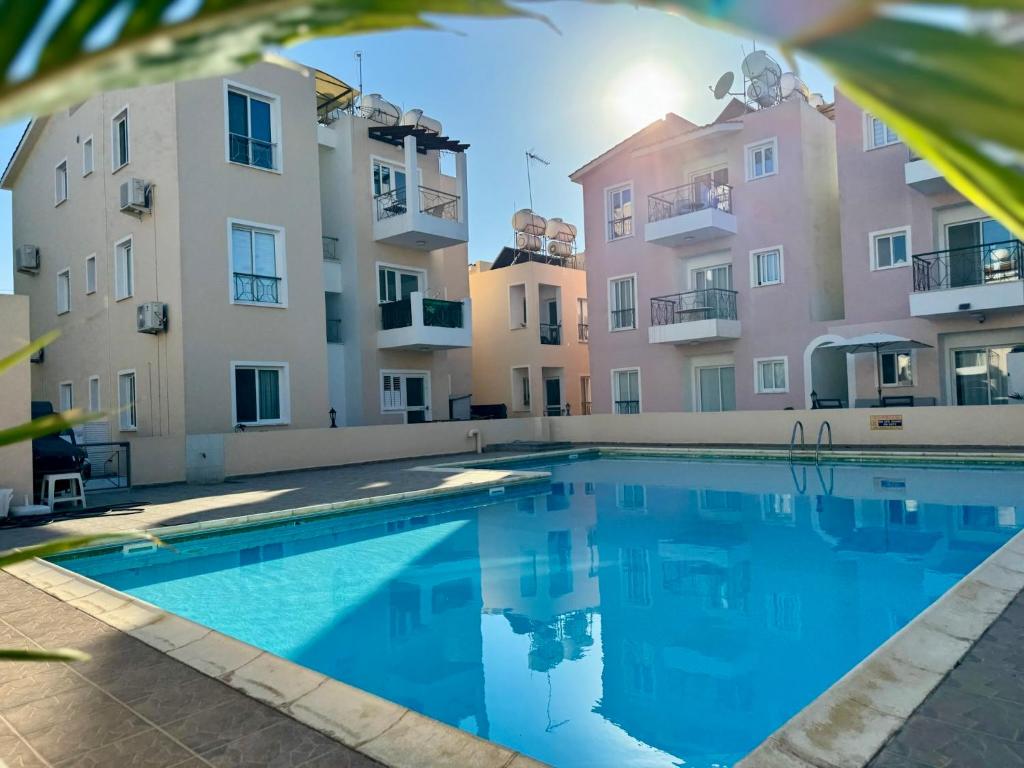 Modern two bedroom 2025- Renovated Apartment with Pool 4