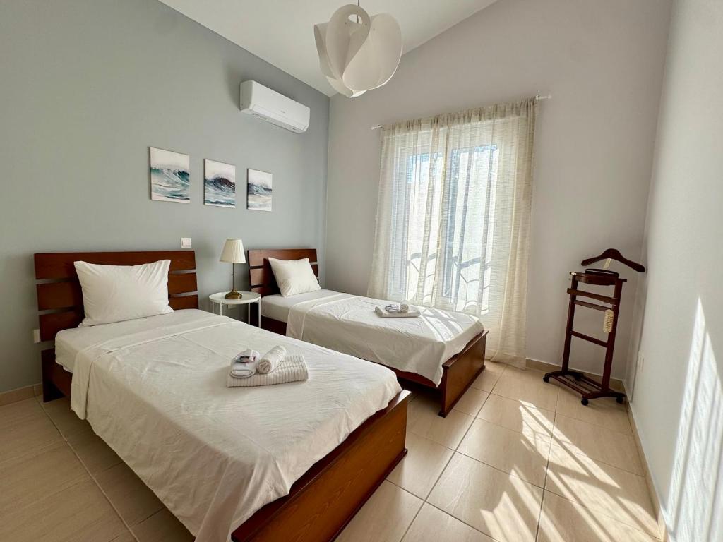 Modern two bedroom 2025- Renovated Apartment with Pool 2
