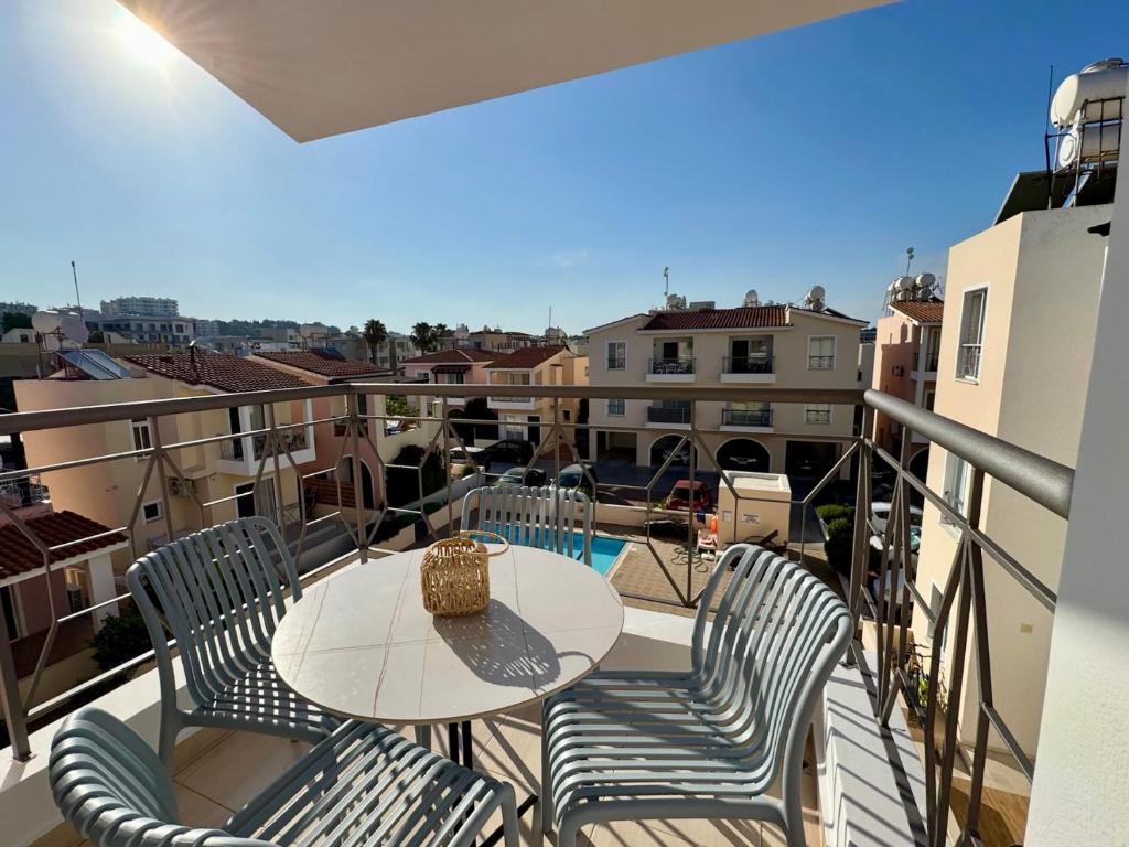 Modern two bedroom 2025- Renovated Apartment with Pool 7