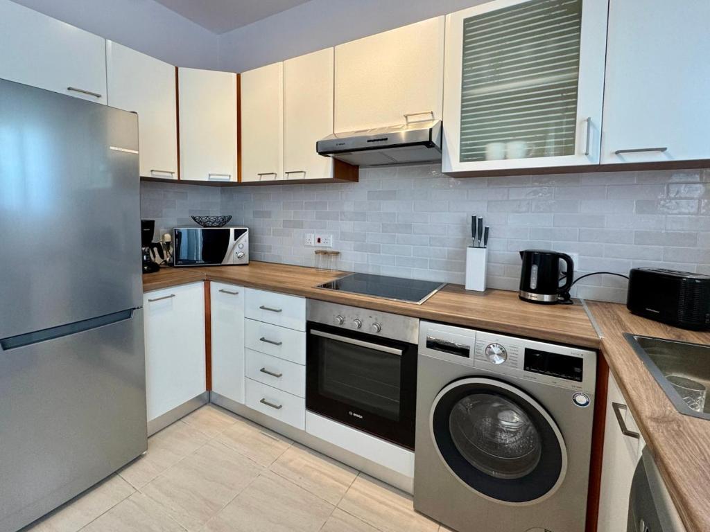 Modern two bedroom 2025- Renovated Apartment with Pool 5