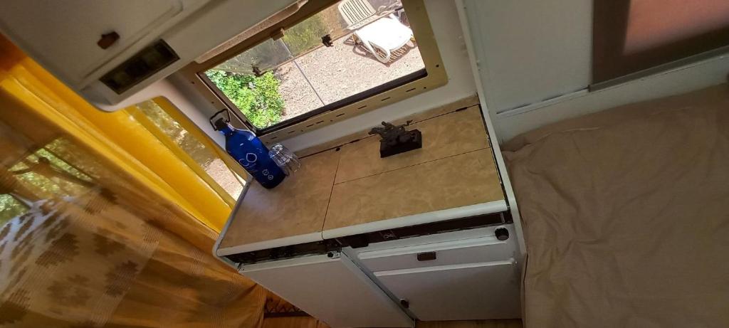 Pauls caravan for 4 - See the horses from your bed 4