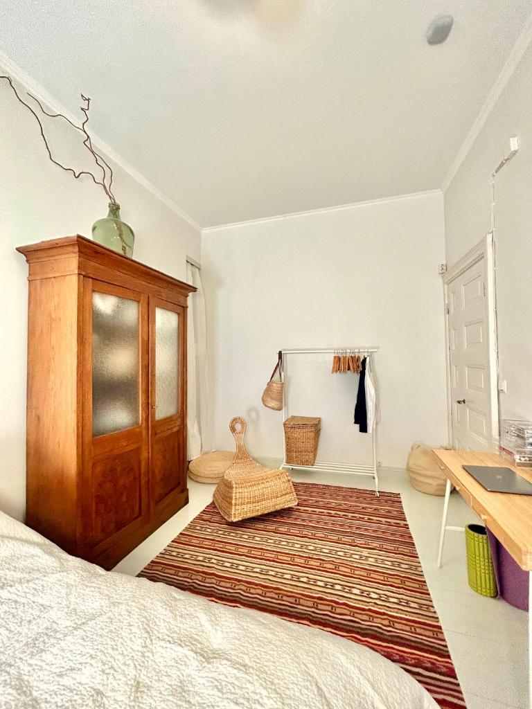 Cozy Top-Floor Studio in Trendy Punavuori, Quiet & Central 2