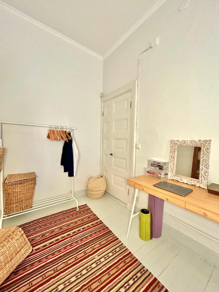 Cozy Top-Floor Studio in Trendy Punavuori, Quiet & Central 5