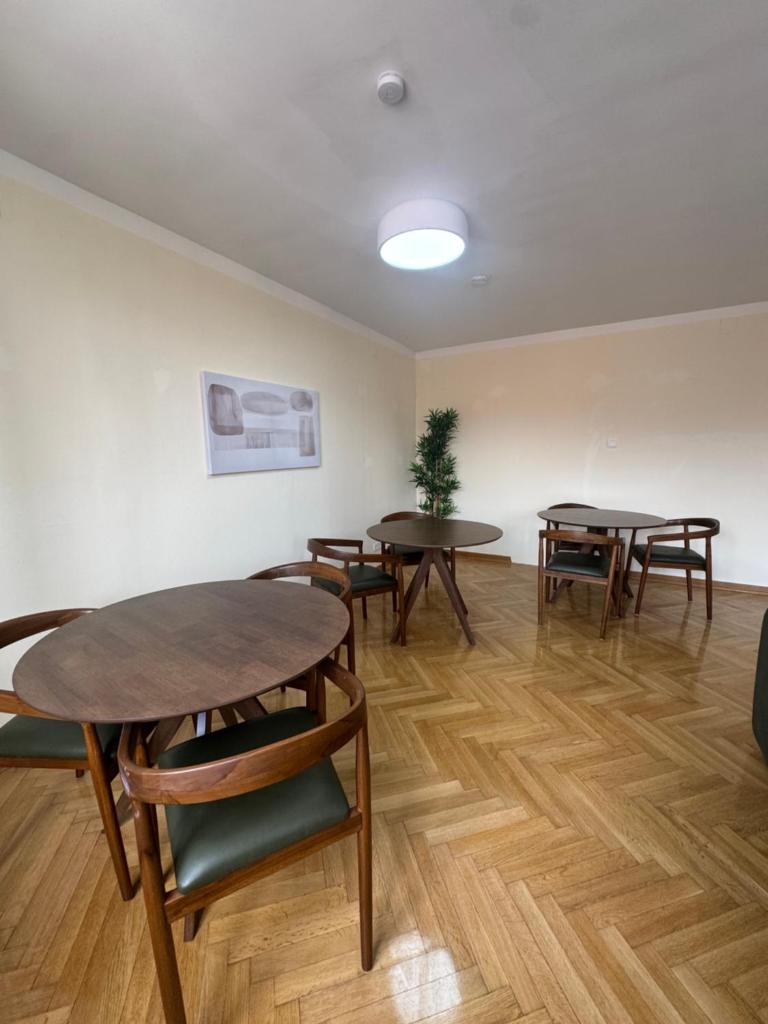 cozy big old town apartment 4