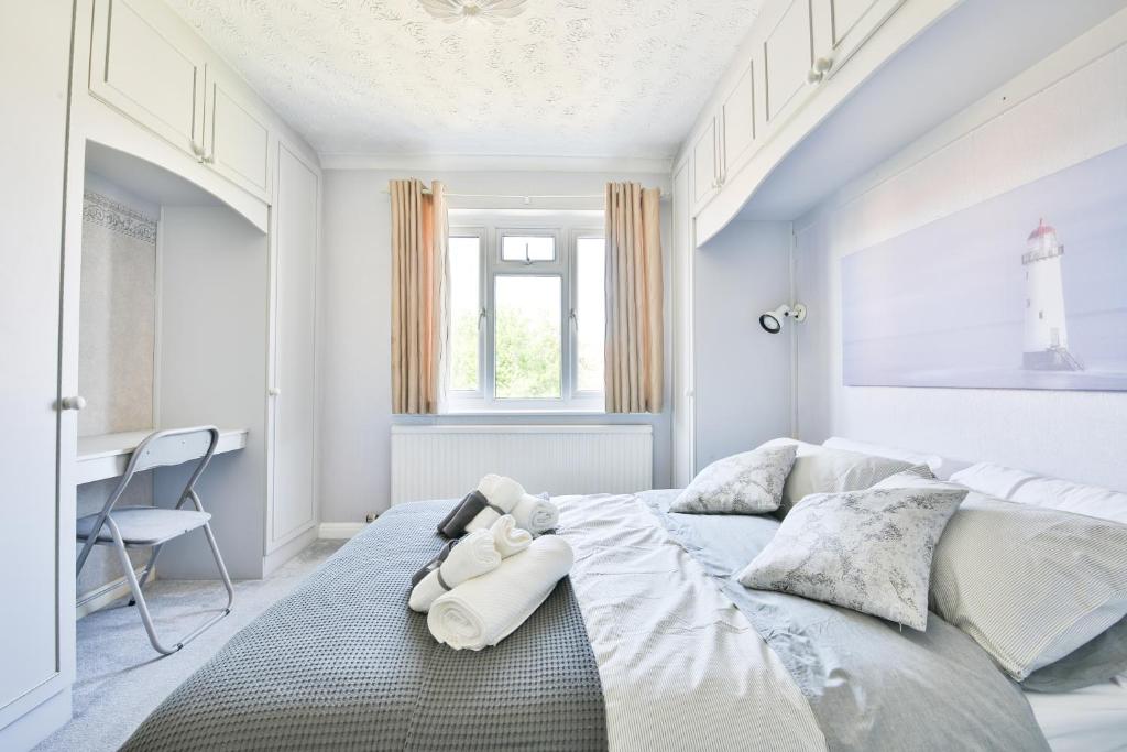 The Wishing Well- Lovely Spacious Home In BS4 Sleeps 8 By STAE- Homes 2