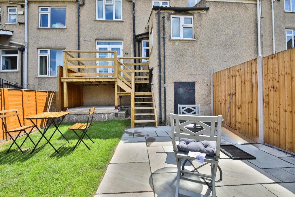 The Wishing Well- Lovely Spacious Home In BS4 Sleeps 8 By STAE- Homes 5
