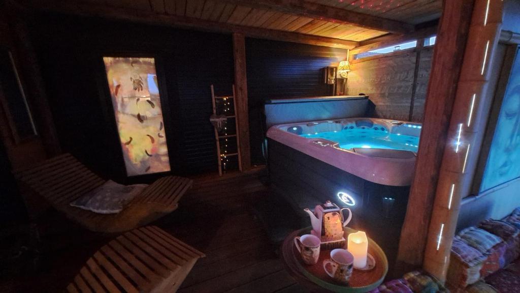 Mobile Home Cabana with HotTub&Sauna 2