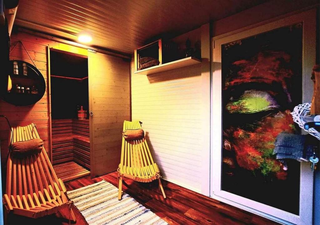Mobile Home Cabana with HotTub&Sauna 3