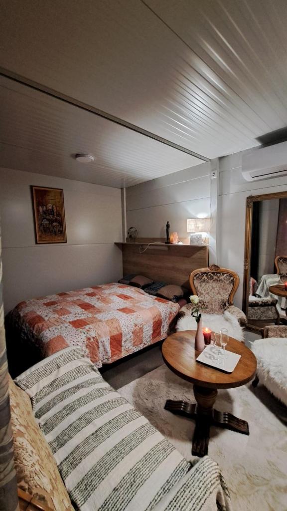 Mobile Home Cabana with HotTub&Sauna 5