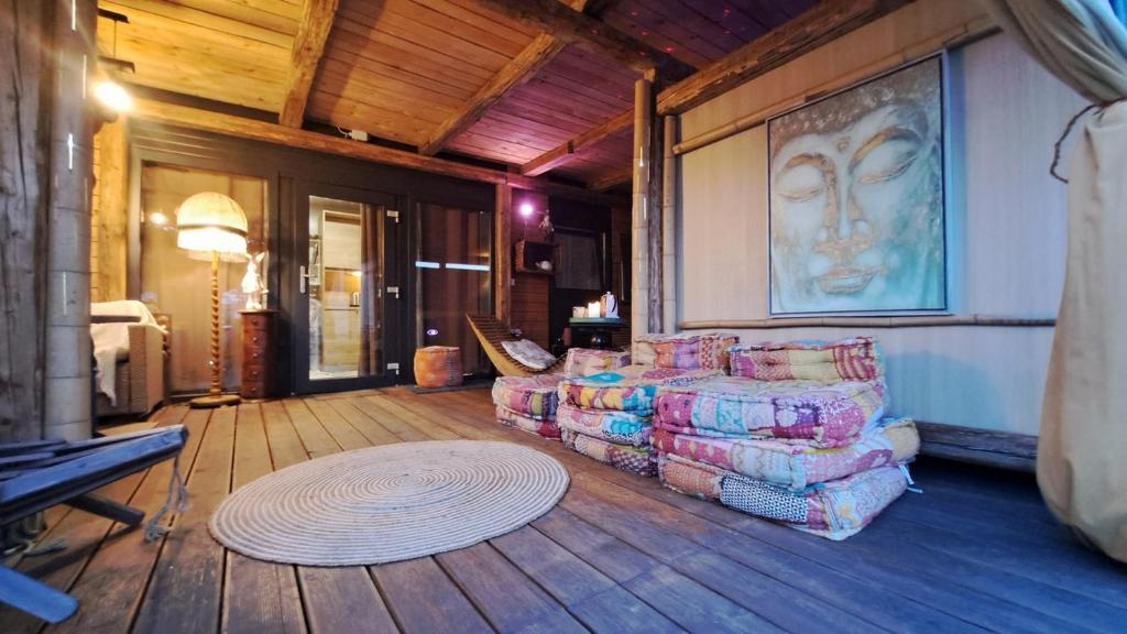 Mobile Home Cabana with HotTub&Sauna 8