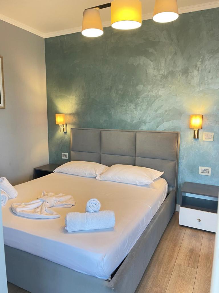 Modern Skyline Studios- Elegant Stay in New Bazaar 5