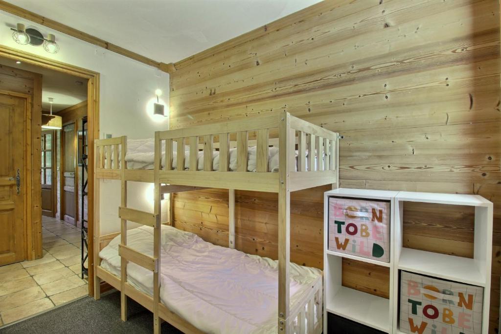 - une chambre avec 2 lits superposés dans une cabine dans l'établissement ARC 2000, Appartement 3 chambres, 10 personnes, à Arc 2000 31 autres photos