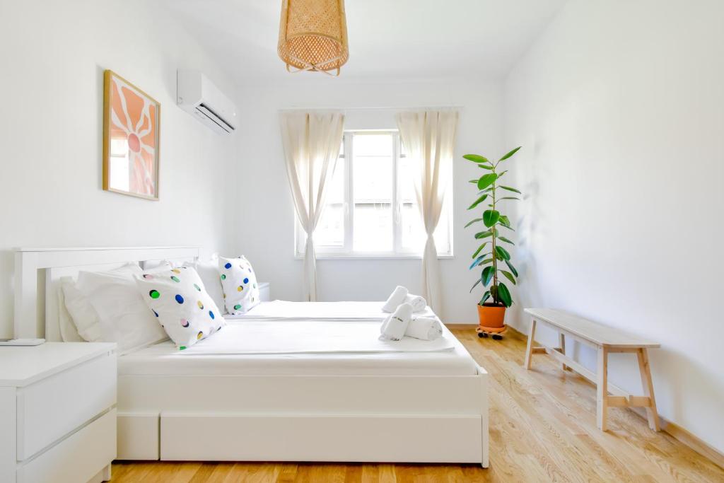 Scandinavian Charm - Central 1BD with Desk by Flat Manager 2