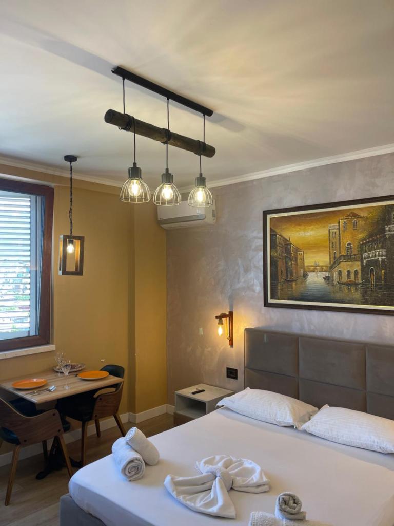 Modern Skyline Studios- Elegant Stay in New Bazaar 2