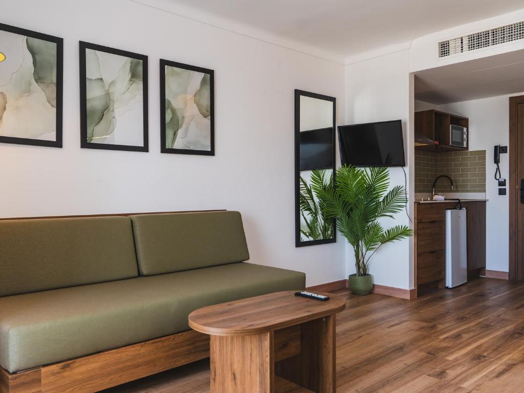 Vago Ibiza 3