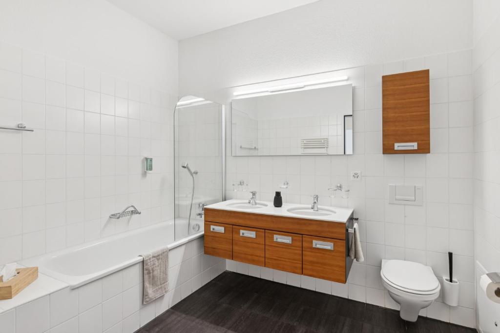 COMFORT HOMES - Premium Apartments - 15' Lucerne - Washer & Dryer - Public Transport - Parking 3
