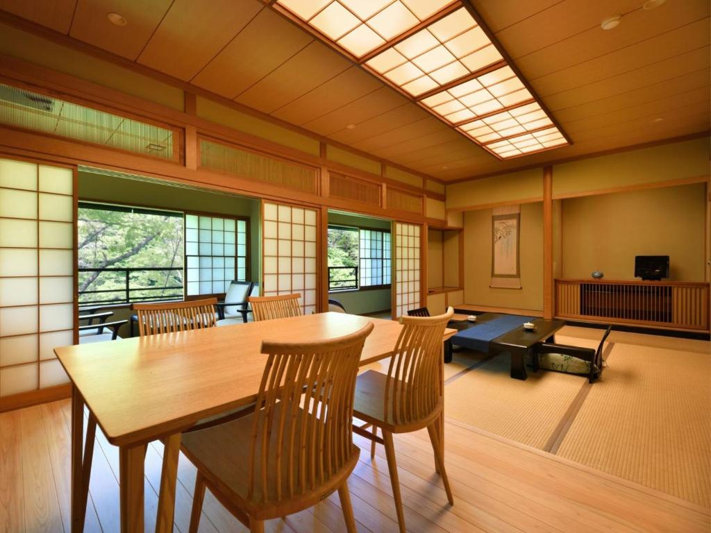 Télévision ou salle de divertissement dans l'établissement 藤龍館-TOURYUKAN-Yunokamionsen