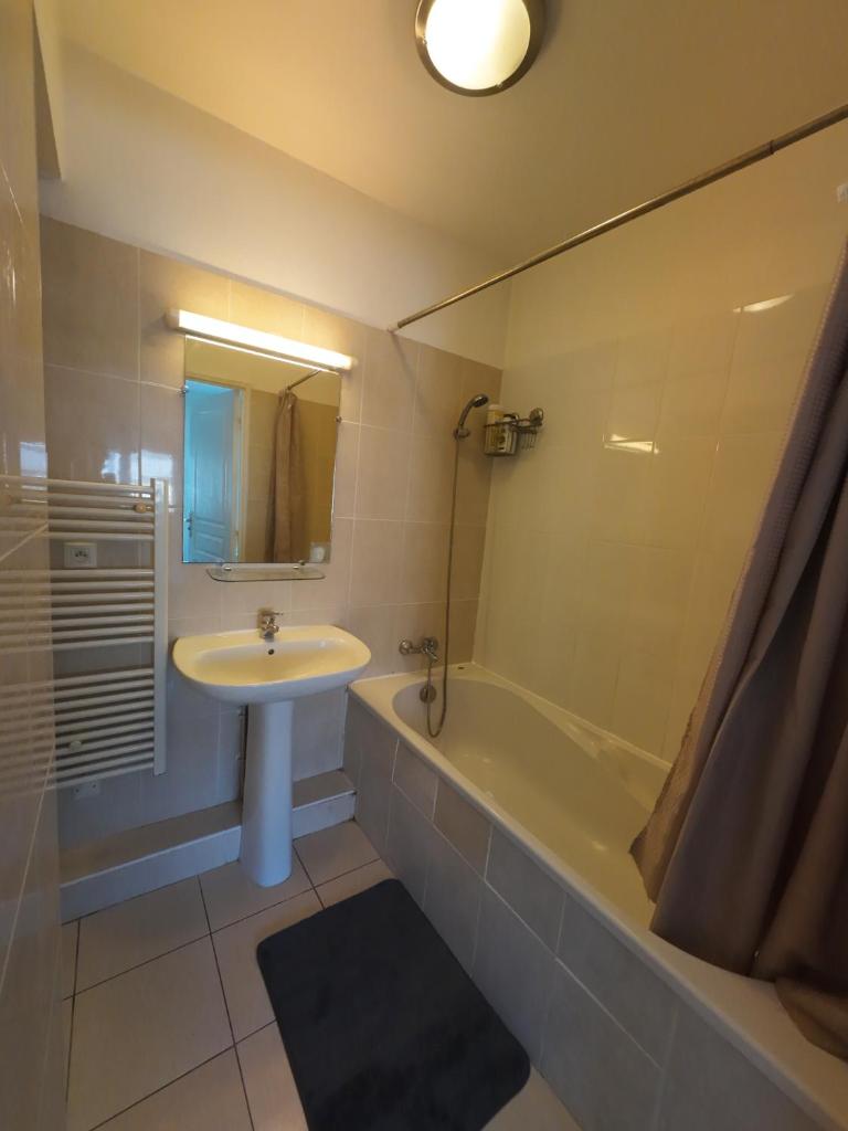 Plage de Juan Les Pins - Apartment with Air conditioner 3
