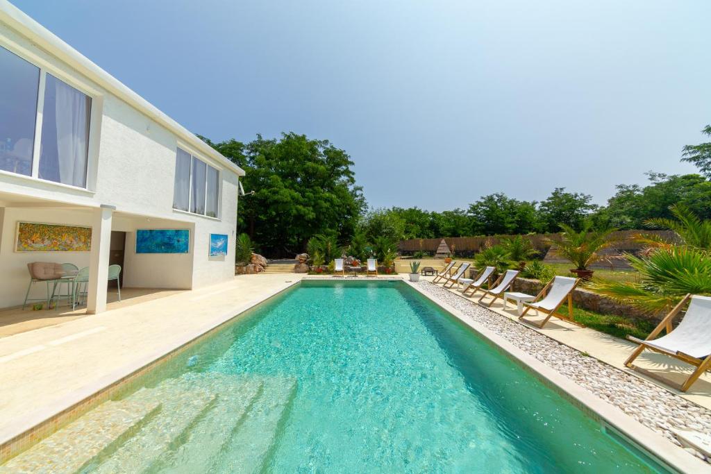 The Rock Star's Villa with Private Pool and Beach 4