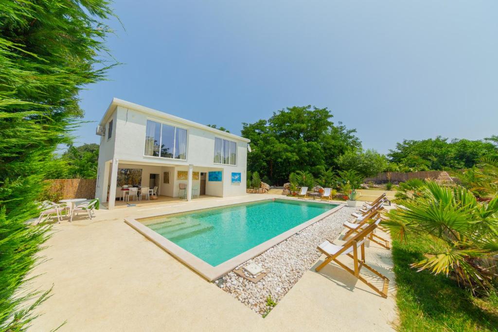 The Rock Star's Villa with Private Pool and Beach 3