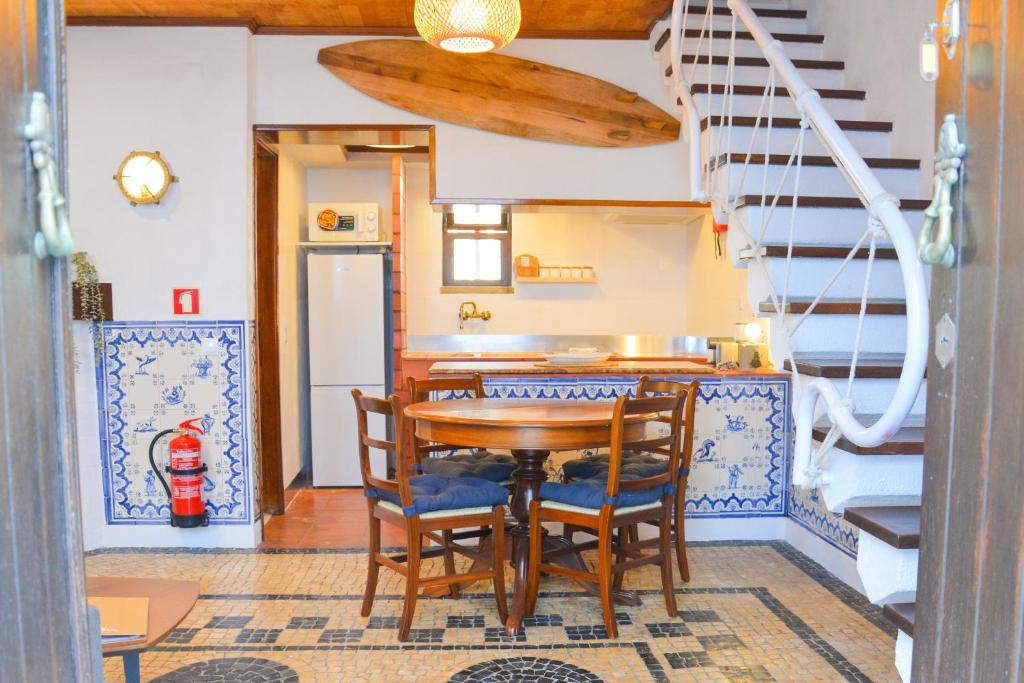 Casa Azul - 2min walk to the Beach, in the Historical Center of Sesimbra 1