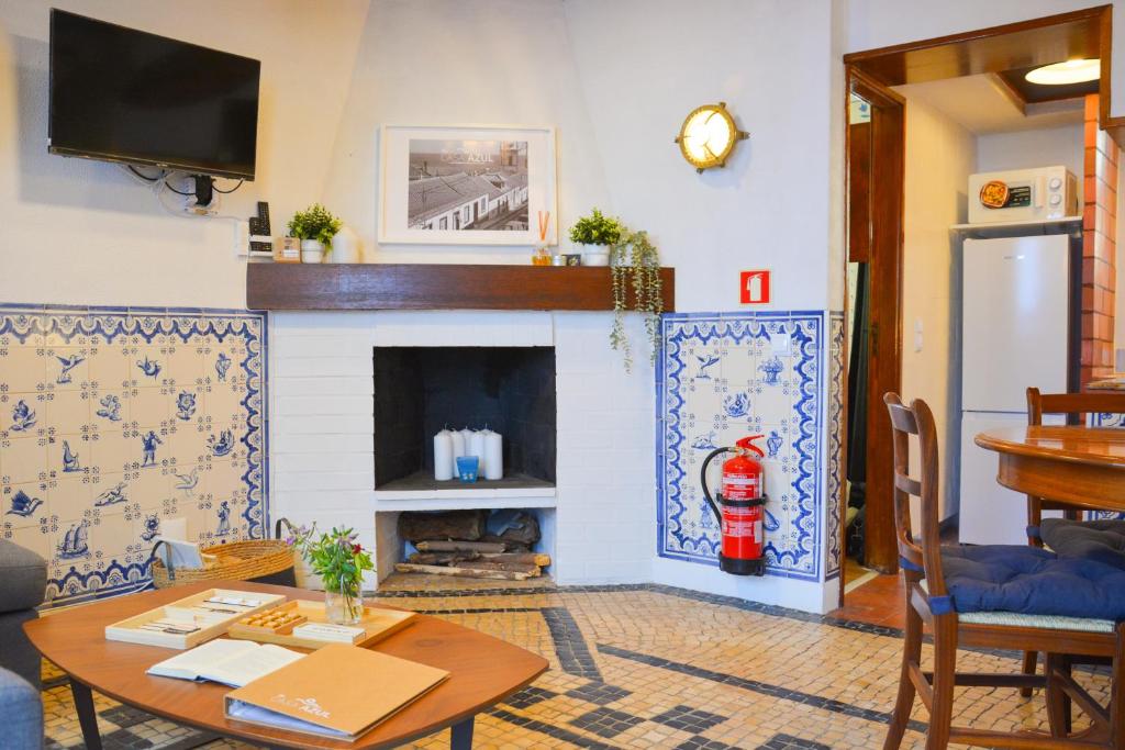 Casa Azul - 2min walk to the Beach, in the Historical Center of Sesimbra 5