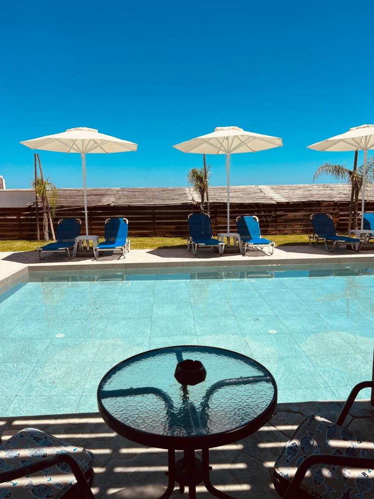 Grande Blue Suites with private bay 4