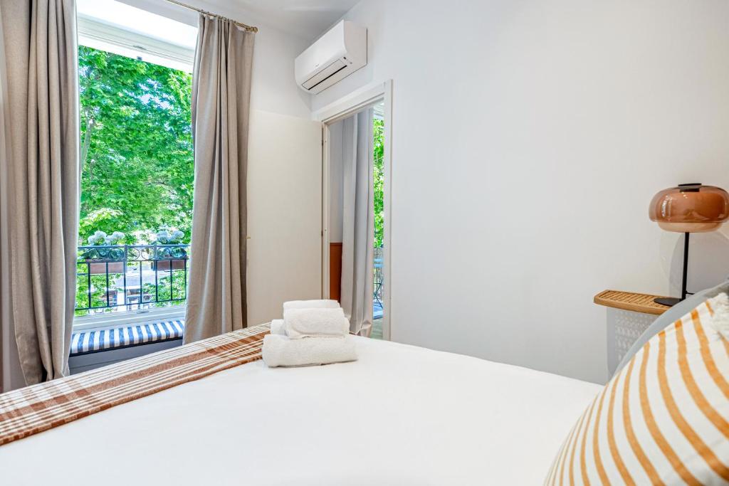 New! Remodeled Appartement in the Heart of Nice, Beach 3 min, 2BR, AC, Elevator, Amazing little terrace, Best Location! 7