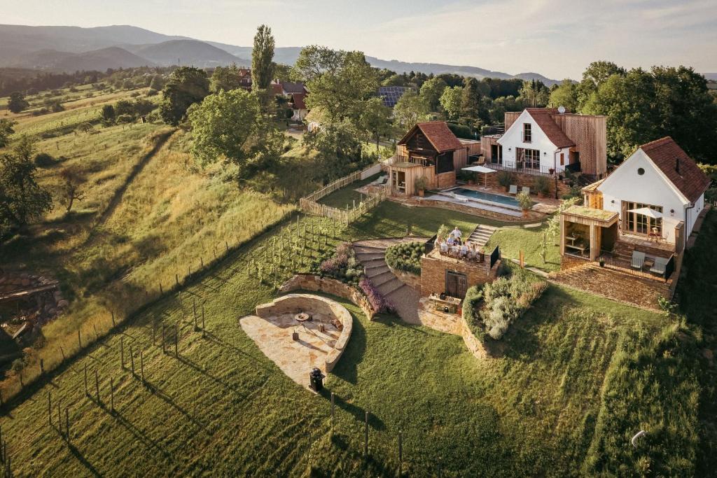 Am Wildbachberg - Luxus Ferienhäuser mit Infinitypool, Privatsauna und Weinkeller 6