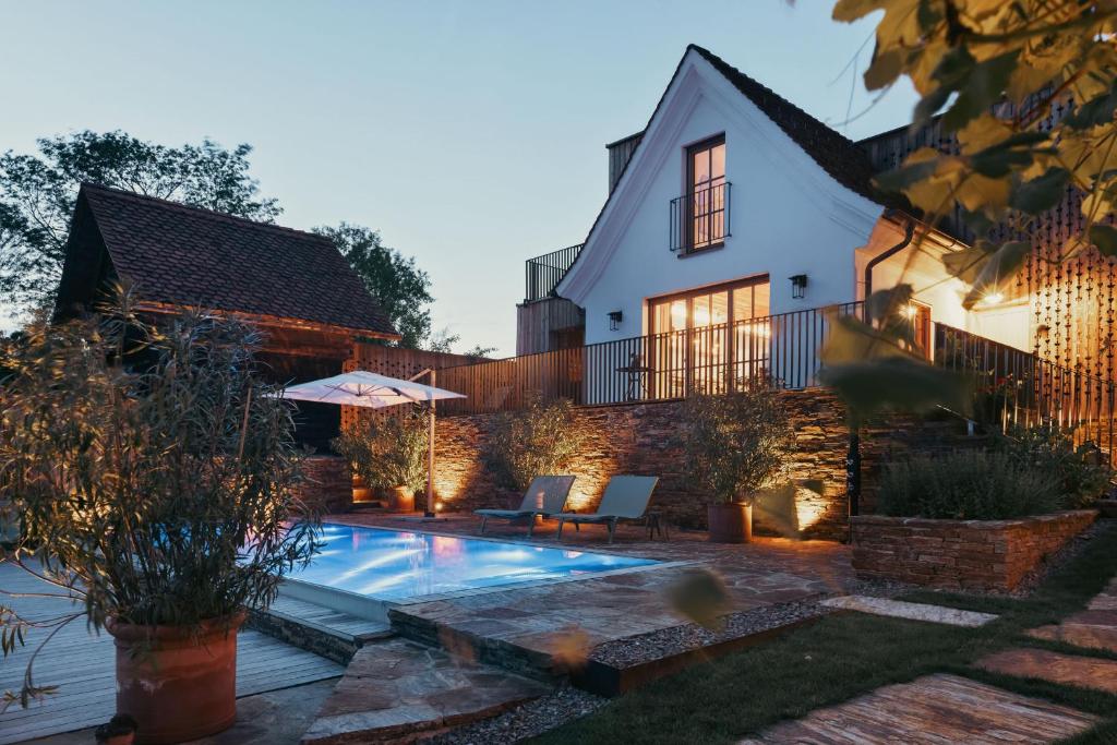 Am Wildbachberg - Luxus Ferienhäuser mit Infinitypool, Privatsauna und Weinkeller 4