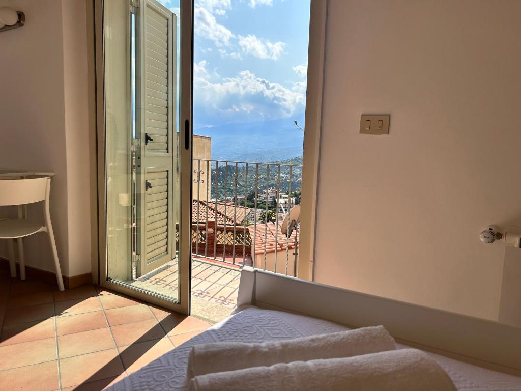 Taormina Sicilian Luxury Apartment 2