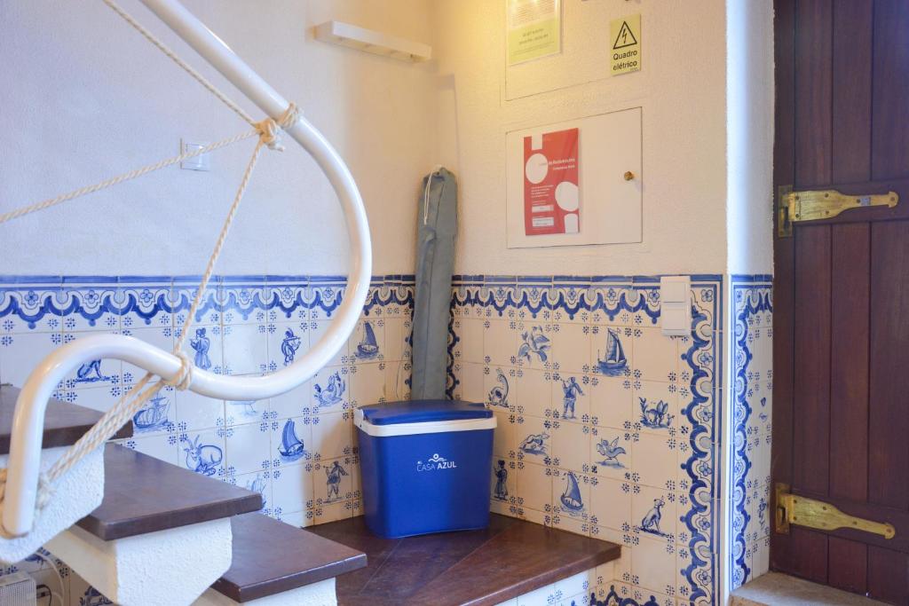 Casa Azul - 2min walk to the Beach, in the Historical Center of Sesimbra 3