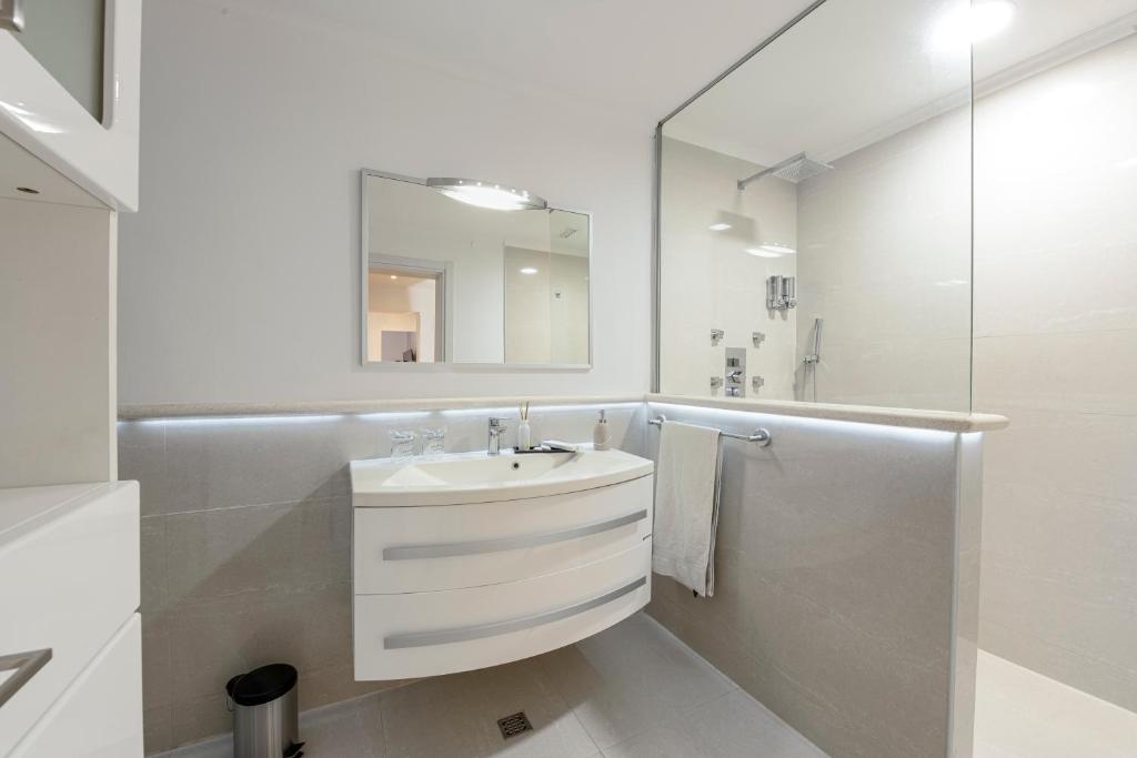 Gemini Apartment 3