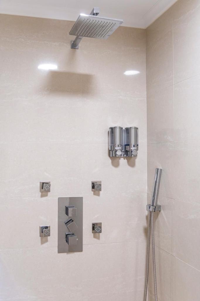 Gemini Apartment 8