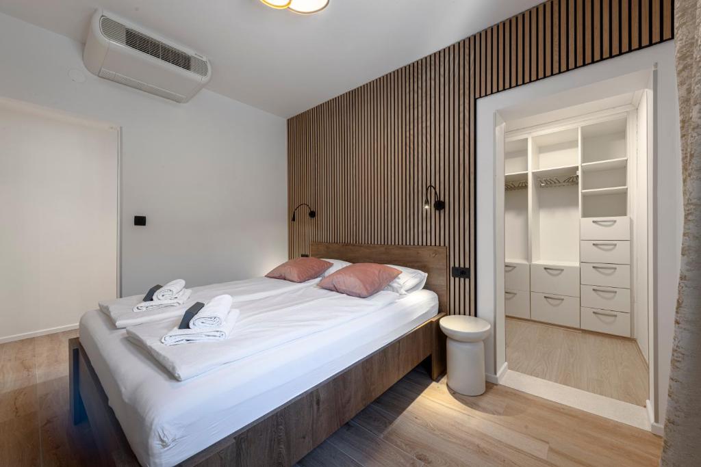 Gemini Apartment 7