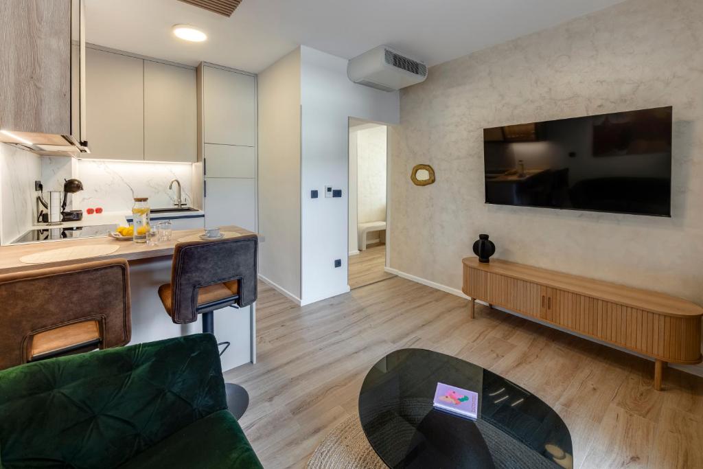 Gemini Apartment 4
