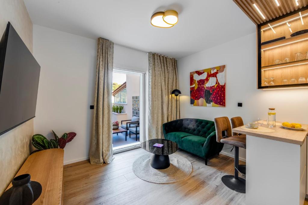Gemini Apartment 5