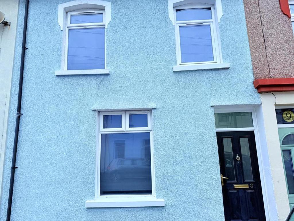 Spacious 4 Bed Cardiff House Near City Centre with Parking 6