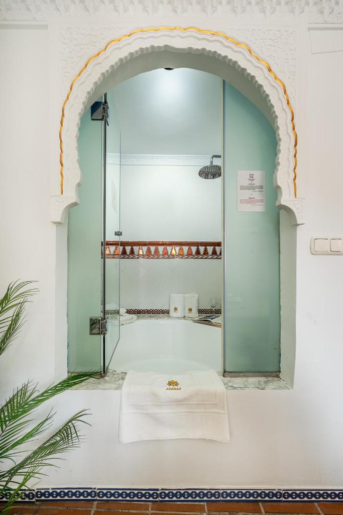 ADANAR Muralla Zirí Centro Premium 6