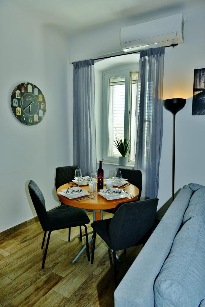Apartment Lorena s dvorištem-with garden -prizemlje,EG,pianterreno,ground floor,FREE PARKING 8