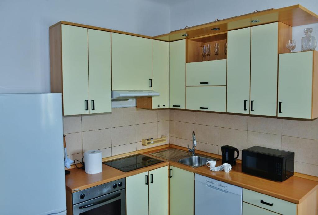 Apartment Lorena s dvorištem-with garden -prizemlje,EG,pianterreno,ground floor,FREE PARKING 4
