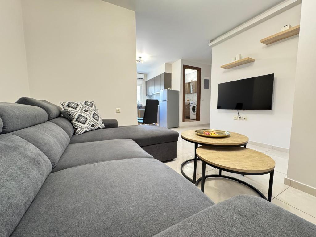 Unique suite 2 , one bedroom city apartment 4