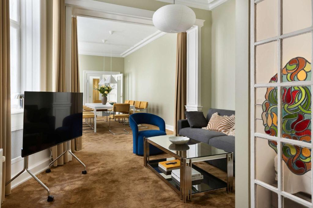 Grand Heritage next to park - 3 Bedrooms 2