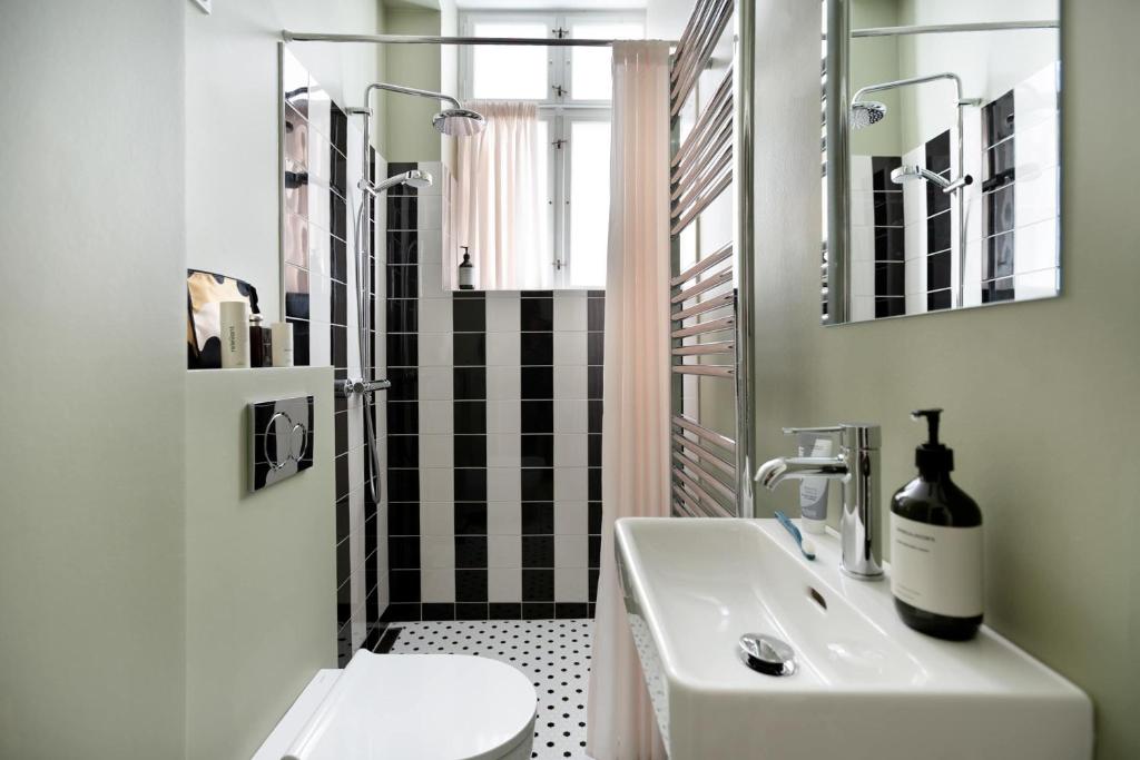 Grand Heritage next to park - 3 Bedrooms 5