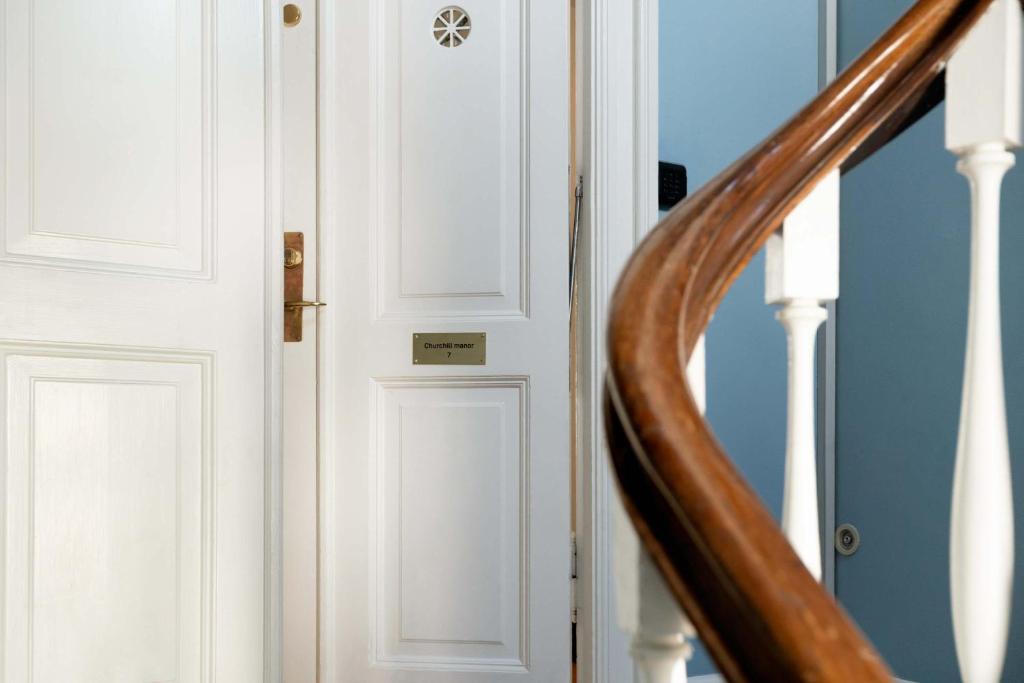 Grand Heritage next to park - 3 Bedrooms 6