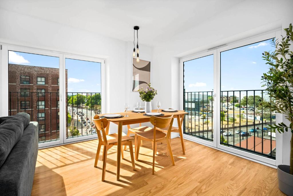Luxury 2 Bedroom Apartment - Balcony - City Centre - Fast WIFI - Netflix - Parking - 511C 8